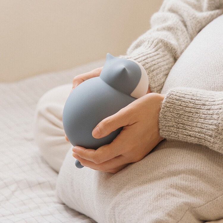 Silicone hot water bottle